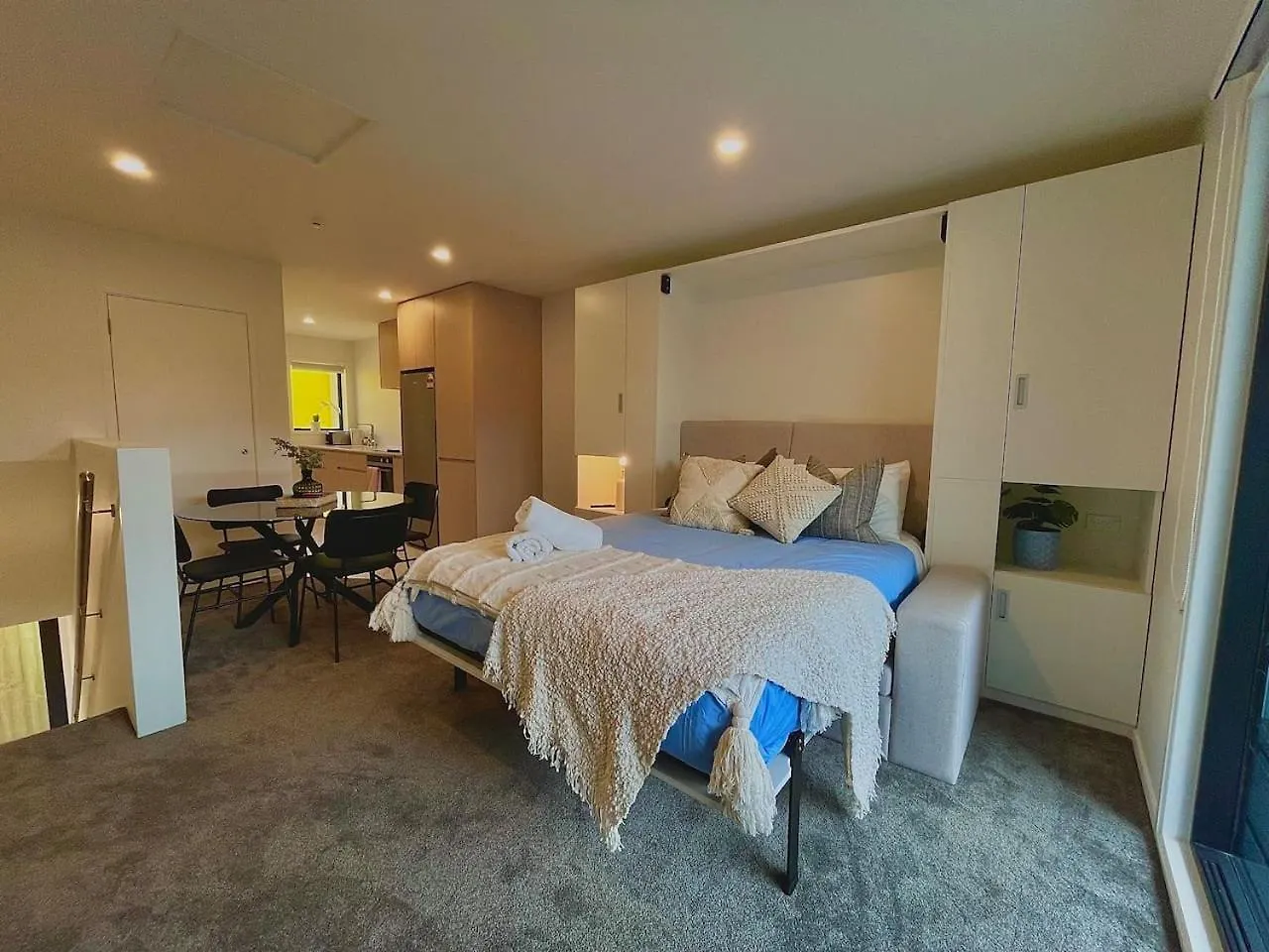 Vibrant Modern City Stay Christchurch Apartment